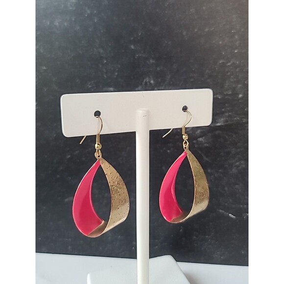 Dangling Pink Enamel Gold Tone Metal Pierced Earrings Vintage Costume Jewelry - Picture 3 of 10